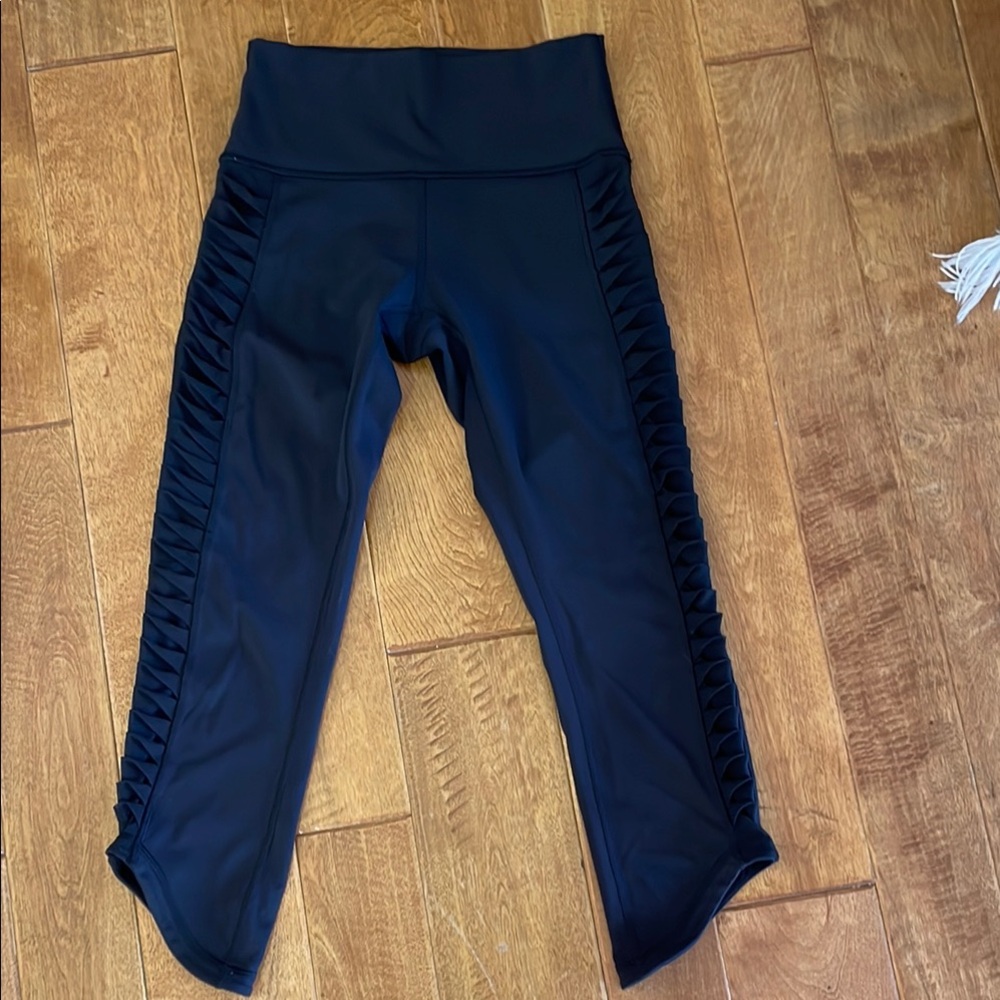 Lululemon black leggings with side netting design